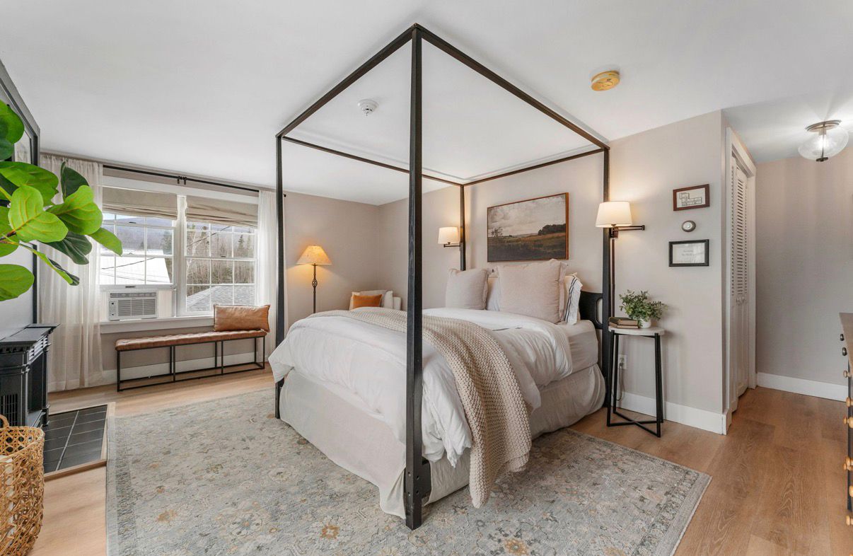 Main House — Guest Room